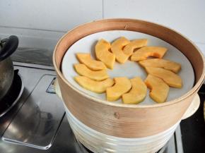 上到蒸笼里开始蒸