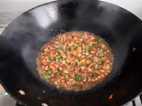 加入湿淀粉煮成浓稠