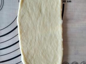 取其中一个擀成牛舌状态