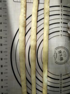 三个轮着搓，如果搓不动就静置松驰一下