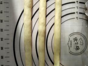 三个轮着搓，如果搓不动就静置松驰一下