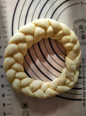 两端的收口捏紧