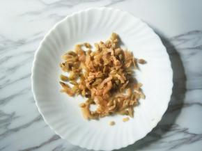 榨菜丝切成小丁