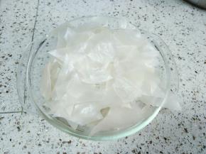 锅边用水冲洗一遍