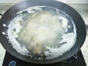 汤开后干贝边稍煮几分钟