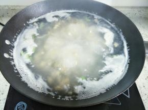 汤开后干贝边稍煮几分钟