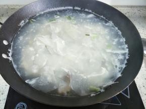 下入锅边
