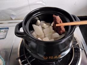 加入牛肉块