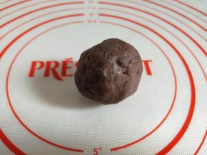 包好滚圆放入冰箱冷藏备用。