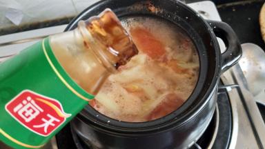 加入耗油和少许盐调味