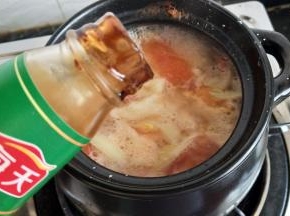 加入耗油和少许盐调味