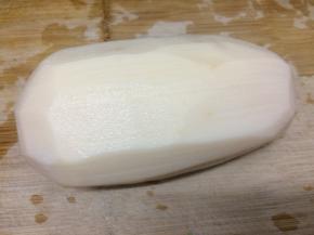 莲藕洗干净去皮