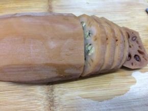 取出晾凉，切成片