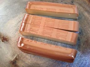 鸡蛋干先竖着切3刀