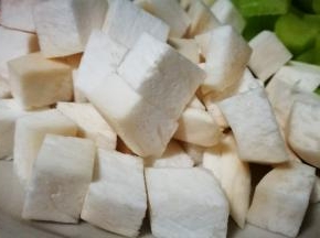 杏鲍菇切成小丁