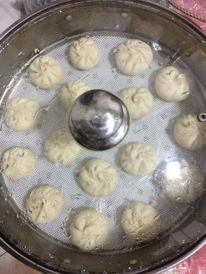 水开后放入蒸锅中大火蒸15分钟，关火，焖5分钟即可出锅！