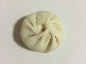 捏出褶皱，包好。