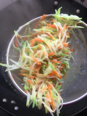 变软后即可捞出！