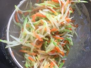 变软后即可捞出！