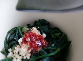 把热油浇在料上