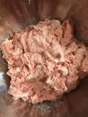 切成条，再用料理机搅拌成泥状备用！