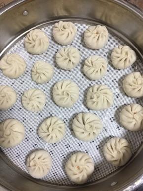 依次把所有的小笼包都包好，醒20分钟。