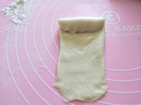 翻面，从上往下卷起。