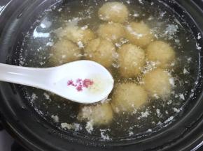 开盖撇去浮沫。