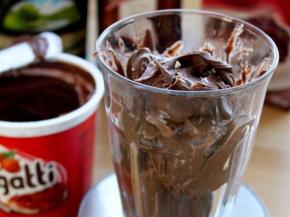 称量250克的巧克力酱。