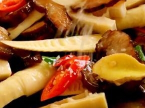 出锅前加入味精拌匀即可出锅
