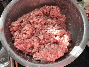 放盆中腌制一上午