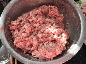 放盆中腌制一上午