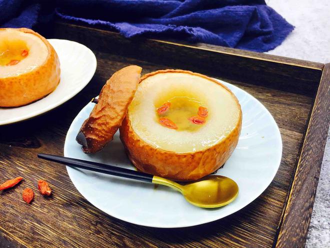 冰糖枸杞烤皇冠梨