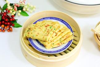 煎好的饼，叠好即可装盘食用。