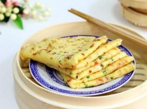 和家人一起享用好吃的胡萝卜鸡蛋煎饼吧。