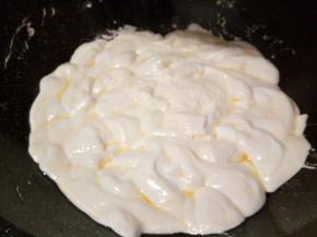 小火搅拌至棉花糖融化并与黄油充分融合