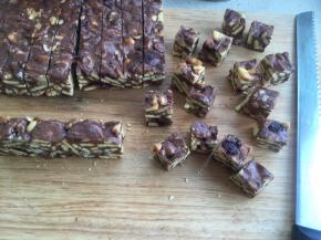 切成1.5*1.5的方块。感觉大小比较合适