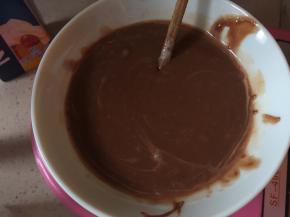 再倒入50克淡奶油搅拌均匀