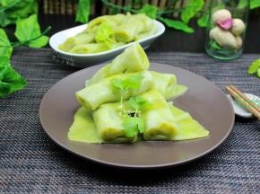 太长的可以切段，装入盘子，在调上酱汁即可。PS：我喜欢吃清淡，没有放调酱。