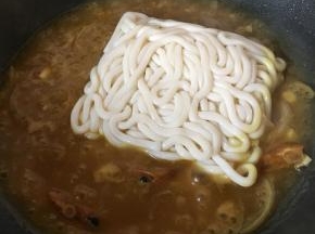 放入乌冬面