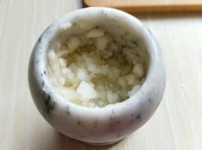 会有梨汁出来，继续再捣。