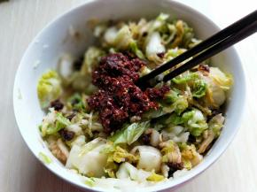 加入油泼辣子。