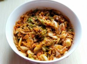 加入醋，搅拌均匀。放入冰箱10小时以后即可食用。