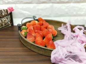 新鲜草莓，无坏，无烂。