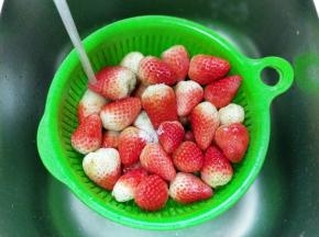 之后再加入清水泡15分钟。