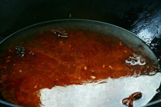 然后加入适量的水。