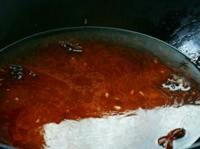 然后加入适量的水。