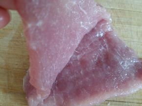 内部切开，另一边不要切断。