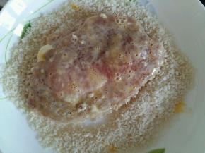 然后裹上面包糠。