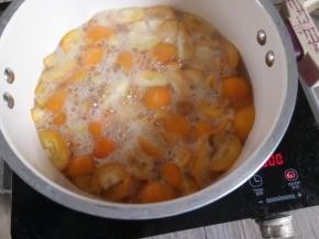 中火熬煮。